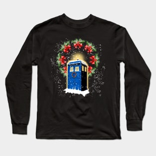 A WARM AND CONFORTABLE TARDIS I N THE SNOWSTORM Long Sleeve T-Shirt